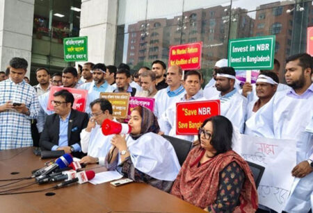 এনবিআর কর্মকর্তা–কর্মচারীদের শাটডাউন রোববারও চলবে