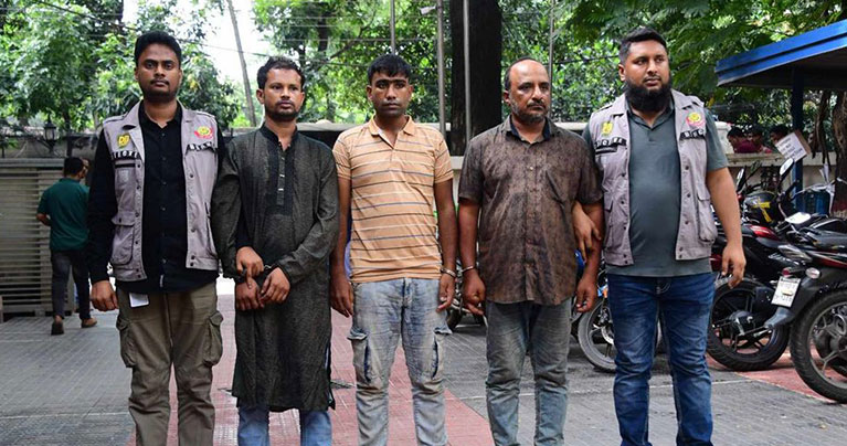 ডিবি পুলিশকে লক্ষ্য করে গুলি, শীর্ষ সন্ত্রাসী শুটার বাপ্পিসহ গ্রেফতার ৩