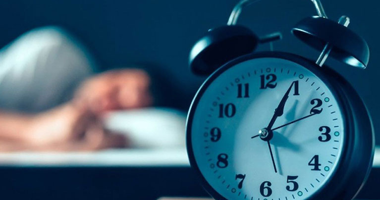 অ্যালার্মের ঠিক আগেই ঘুম ভাঙে? জেনে নিন কেন এমনটা হয়